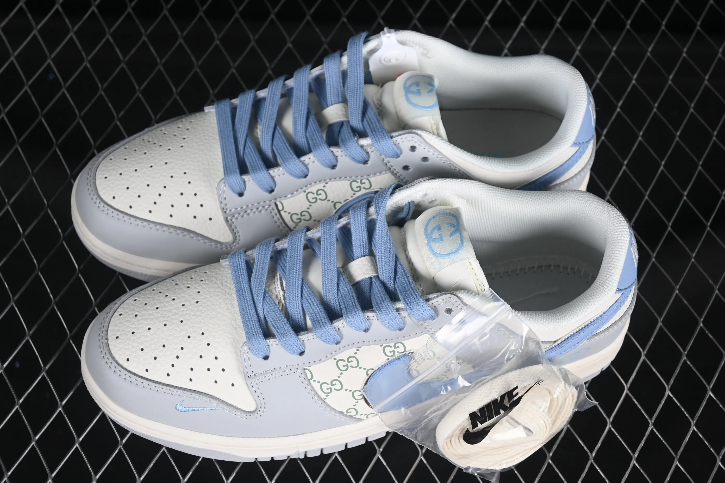 All categories Nk SB Dunk Series Nk SB Dunk Low High-end customized low-top sneakers Nike SB Dunk Low Gucci co-branded gray and blue print Anniversary high-end customized low-top casual sneakers JJ2508-556